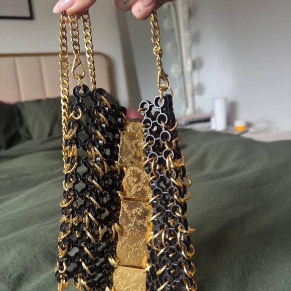 Chainmail Crossbody Bag Black & Gold - Picture 3 of 7